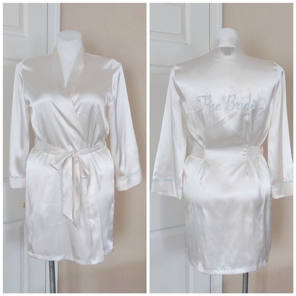 Ambrielle embroidered satin bridal robe sz L - Picture 2 of 9